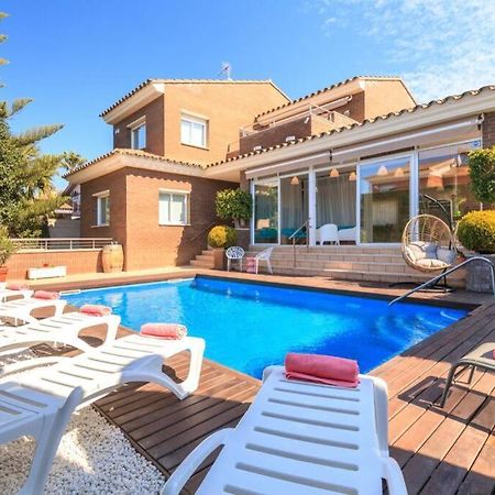 Villa Wine Experience Cambrils - Wine, Art & Games Экстерьер фото