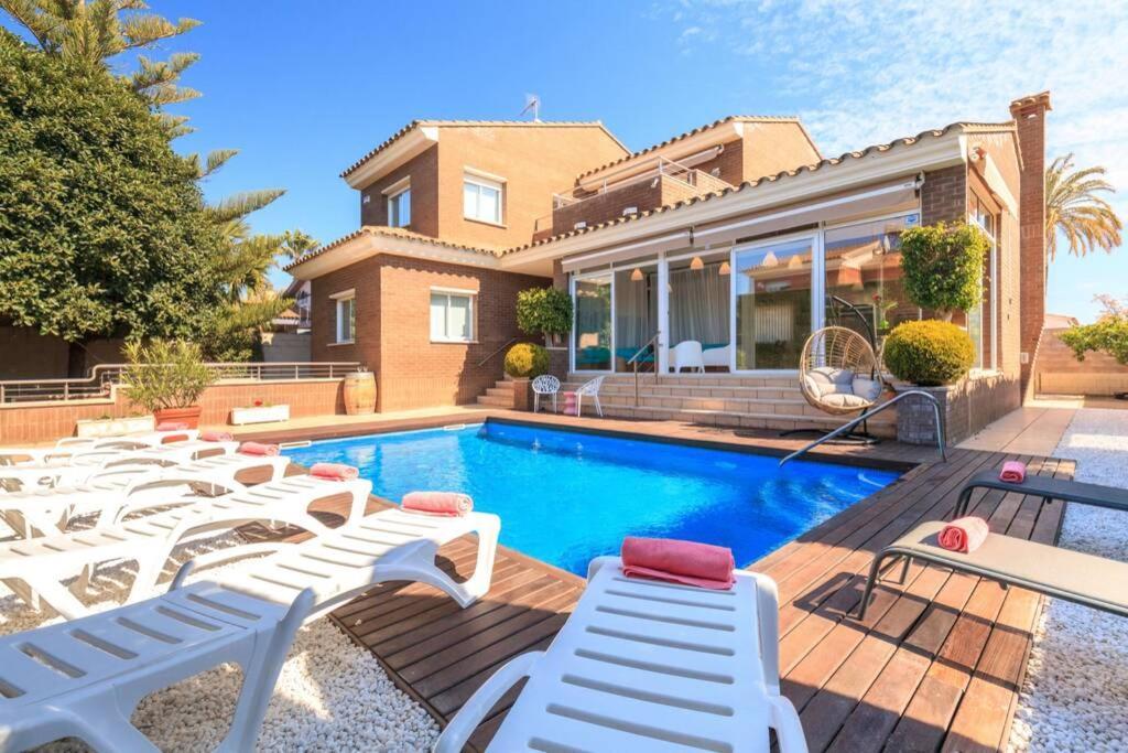 Villa Wine Experience Cambrils - Wine, Art & Games Экстерьер фото