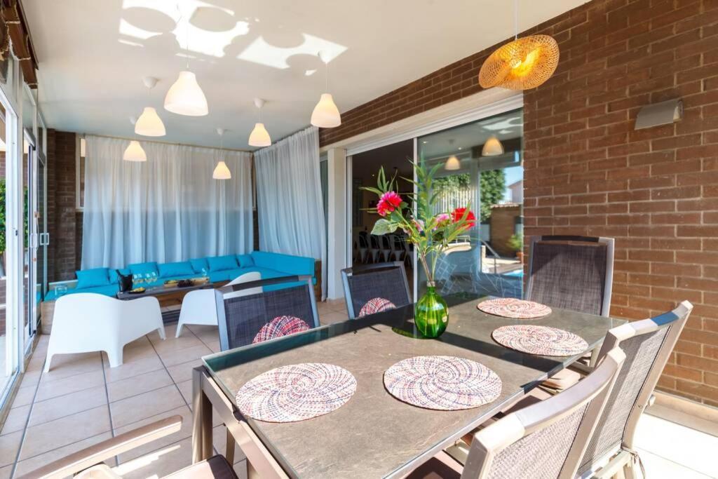 Villa Wine Experience Cambrils - Wine, Art & Games Экстерьер фото