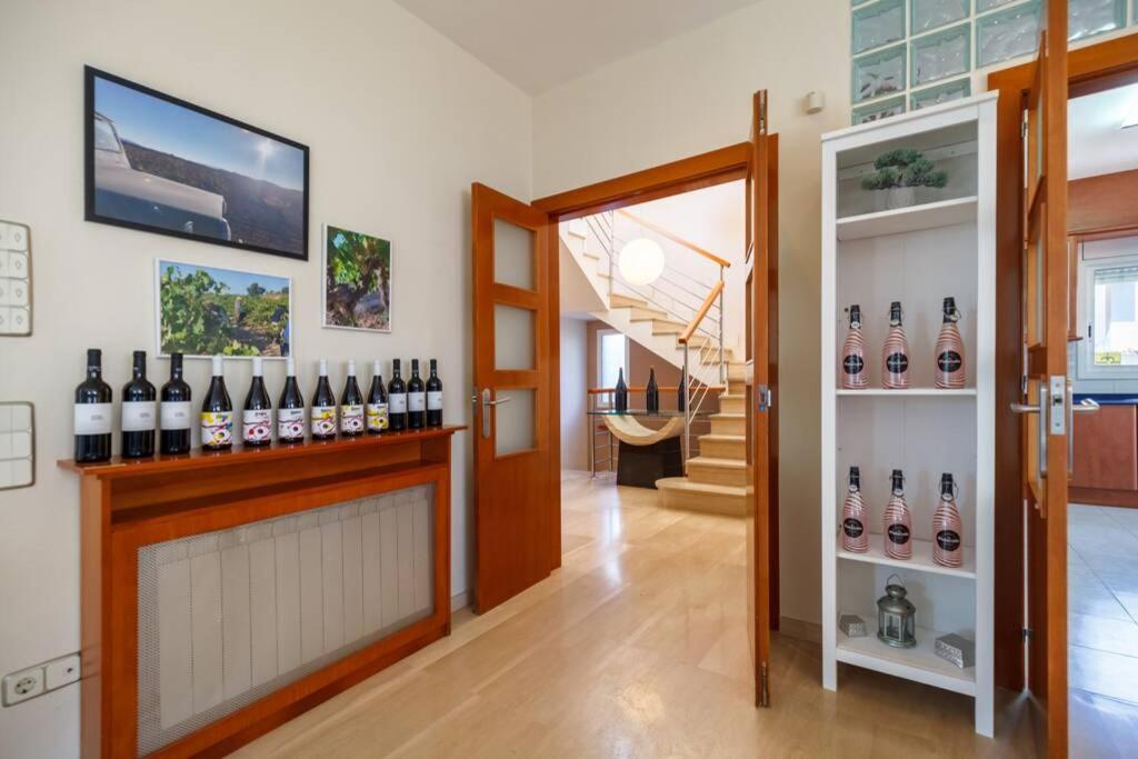Villa Wine Experience Cambrils - Wine, Art & Games Экстерьер фото