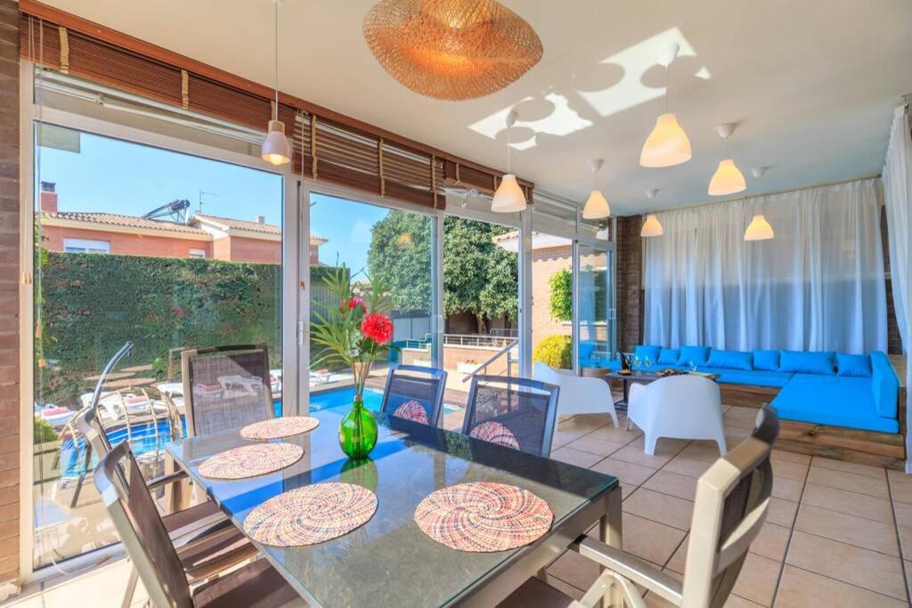 Villa Wine Experience Cambrils - Wine, Art & Games Экстерьер фото