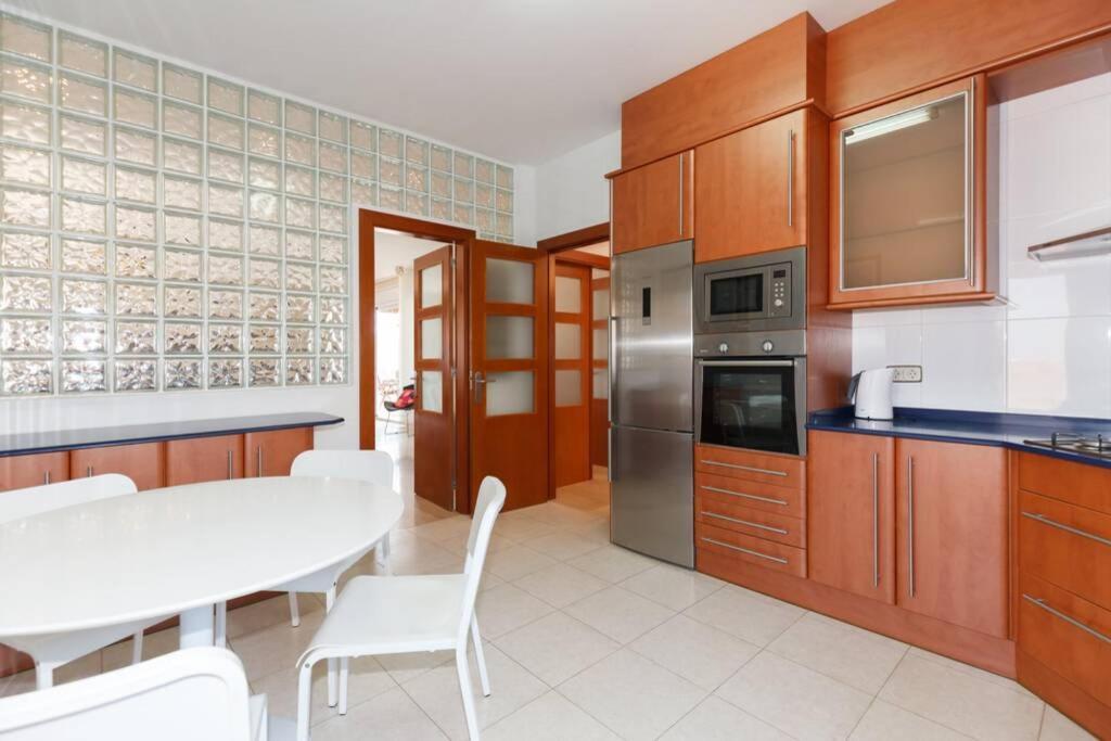 Villa Wine Experience Cambrils - Wine, Art & Games Экстерьер фото
