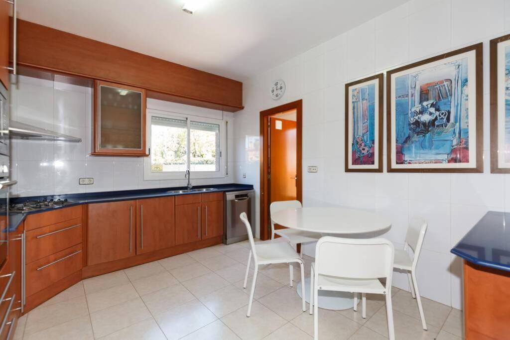 Villa Wine Experience Cambrils - Wine, Art & Games Экстерьер фото