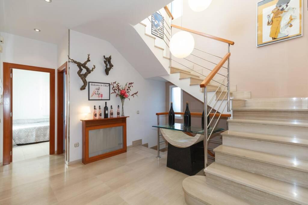 Villa Wine Experience Cambrils - Wine, Art & Games Экстерьер фото