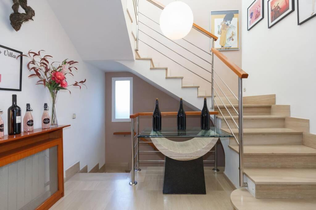 Villa Wine Experience Cambrils - Wine, Art & Games Экстерьер фото