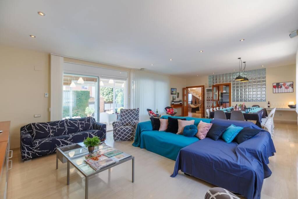 Villa Wine Experience Cambrils - Wine, Art & Games Экстерьер фото