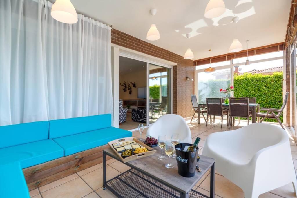 Villa Wine Experience Cambrils - Wine, Art & Games Экстерьер фото