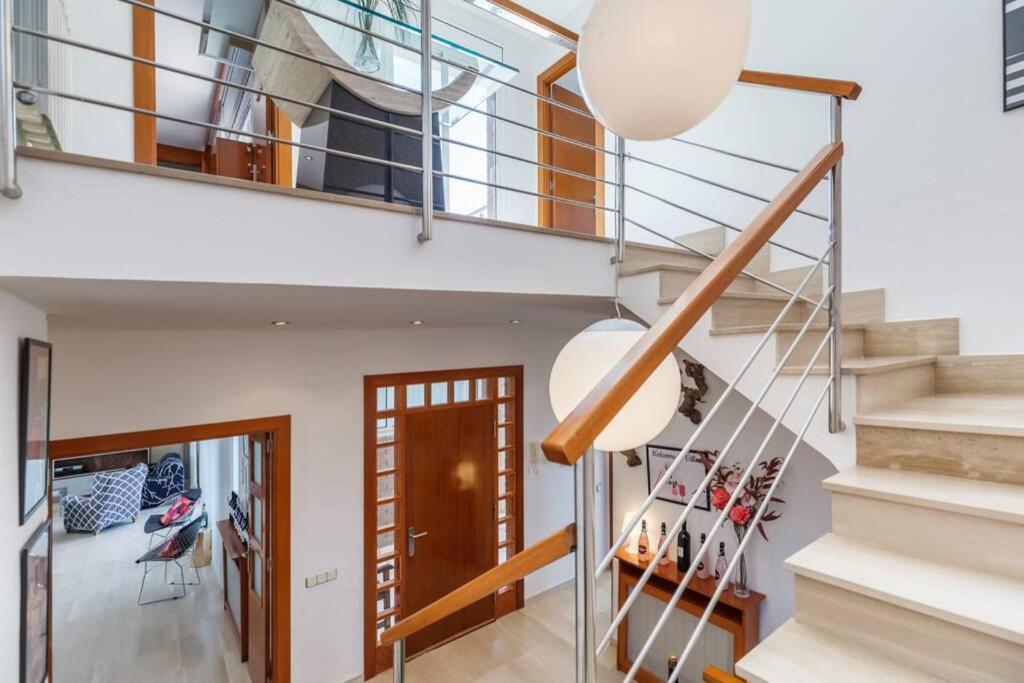 Villa Wine Experience Cambrils - Wine, Art & Games Экстерьер фото